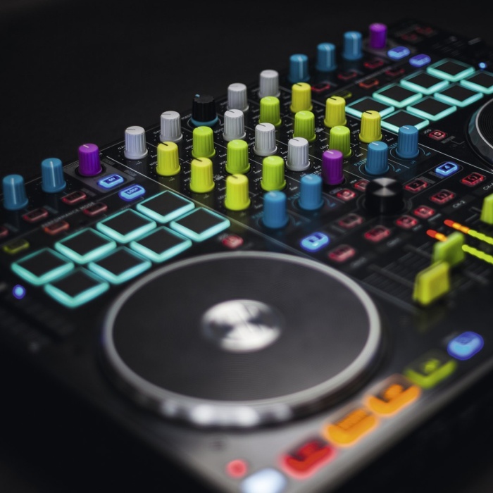 Reloop 05 0002 Knob Cap Seti (Yeşil 8li) | Neon Renk Karanlıkta Görünür